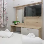 Mon